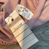 s2278♪クロッチシミ大♪使用品♪お姉さん使用♪艶感ピンク♪つるテカ♪ショーツ♪M