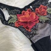 s2330♪ワコールサルート♪難少し♪中古♪お姉様使用♪大人情熱ブラック♪大胆バラ♪Tバックショーツ♪M