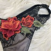 s2330♪ワコールサルート♪難少し♪中古♪お姉様使用♪大人情熱ブラック♪大胆バラ♪Tバックショーツ♪M