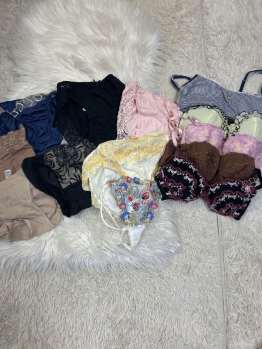010【オークション】ブランド多数♪全部入ります♪品質さまざまな♪全部中古♪女性用パンティー.ブラ♪サイズいろいろ♪まとめ売り