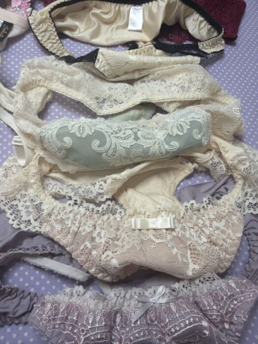 ✳︎0300落札者あり【オークション】ややダメージ☆サルート入り☆ブランド多数♪全部入ります♪品質さまざまな♪全部中古♪女性用♪ブラセット♪サイズいろいろ♪まとめ売り